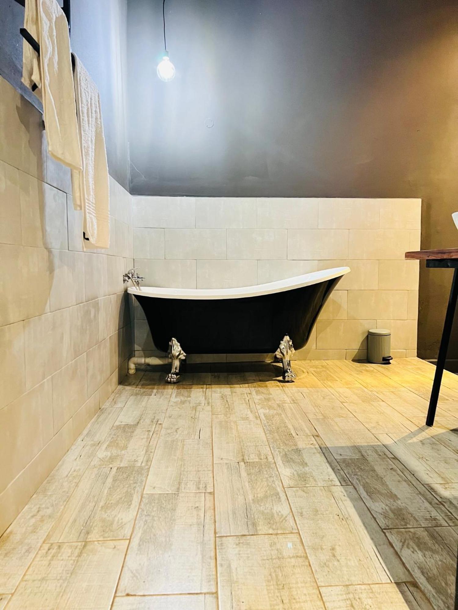 The Shed Venue & Boutique Hotel リロングウェ エクステリア 写真
