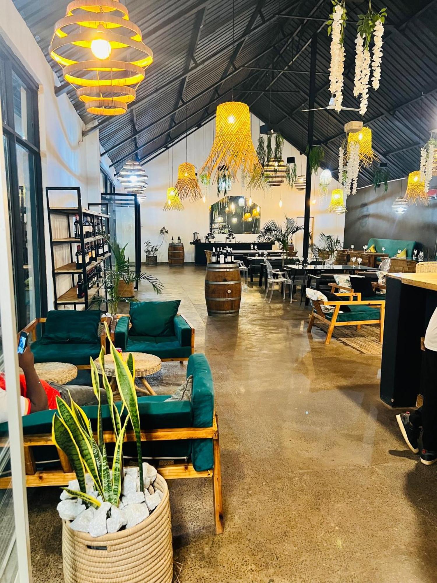 The Shed Venue & Boutique Hotel リロングウェ エクステリア 写真