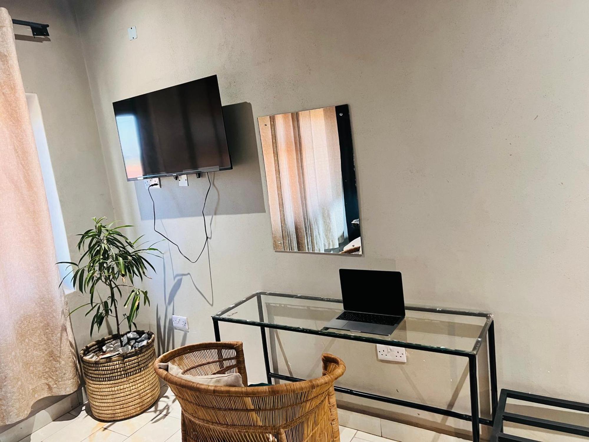 The Shed Venue & Boutique Hotel リロングウェ エクステリア 写真