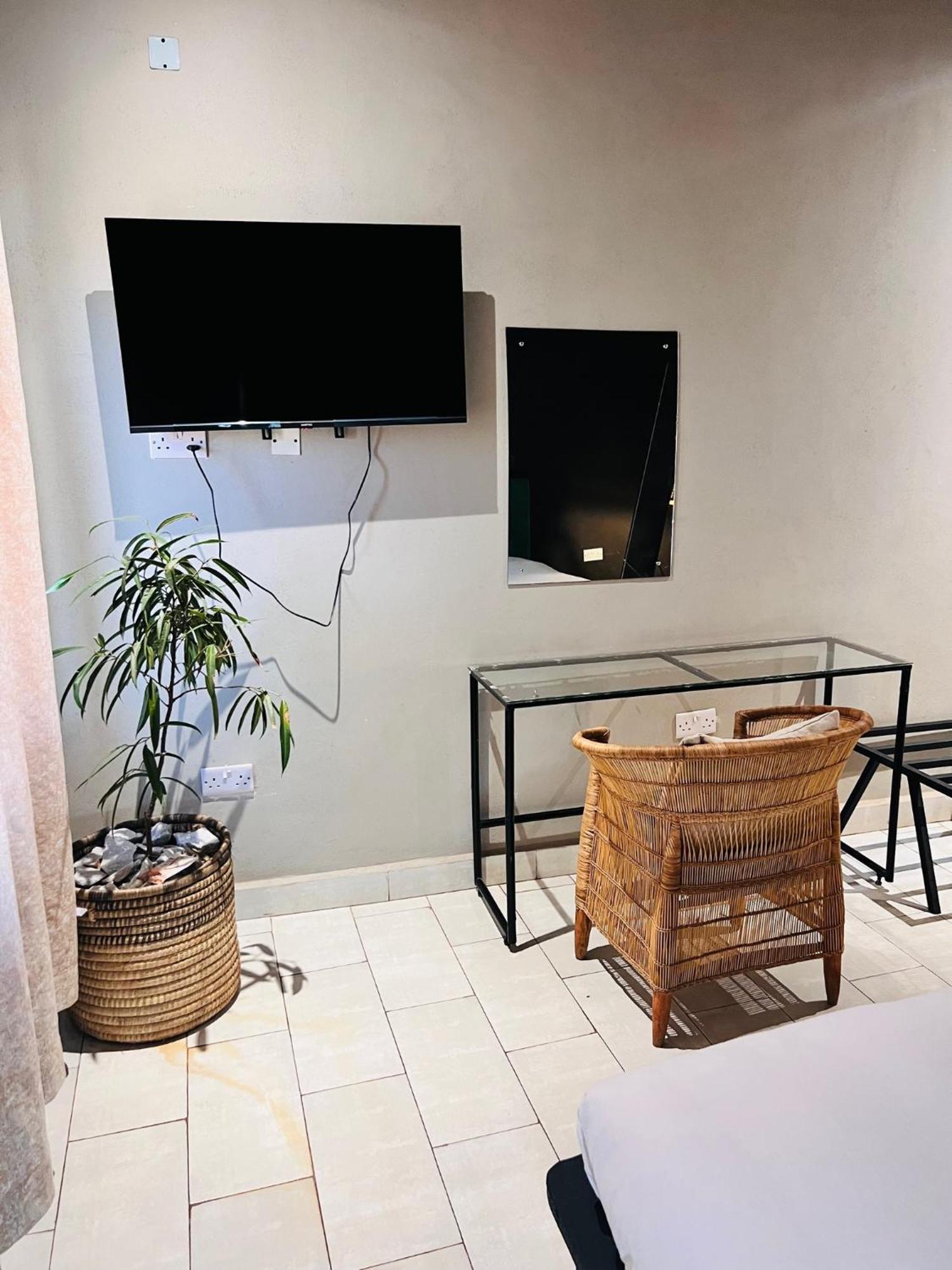 The Shed Venue & Boutique Hotel リロングウェ エクステリア 写真